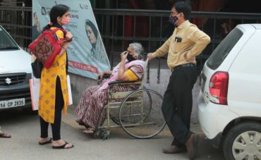 Medical Team Conducts COVID-19 Coronavirus Test JAIPUR, INDIA - MARCH 22: An elderly woman waits to give her swab sample for Covid-19 test, at Government Kanwatiya hospital, on March 22, 2021 in Jaipur, India. (Photo by Himanshu Vyas/Hindustan Times via Getty Images)
